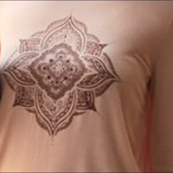 🌟HP🌺NEW🌺 GAIAM Peach Mandala Cutout-Back Tee🌺 - Picture 2 of 5